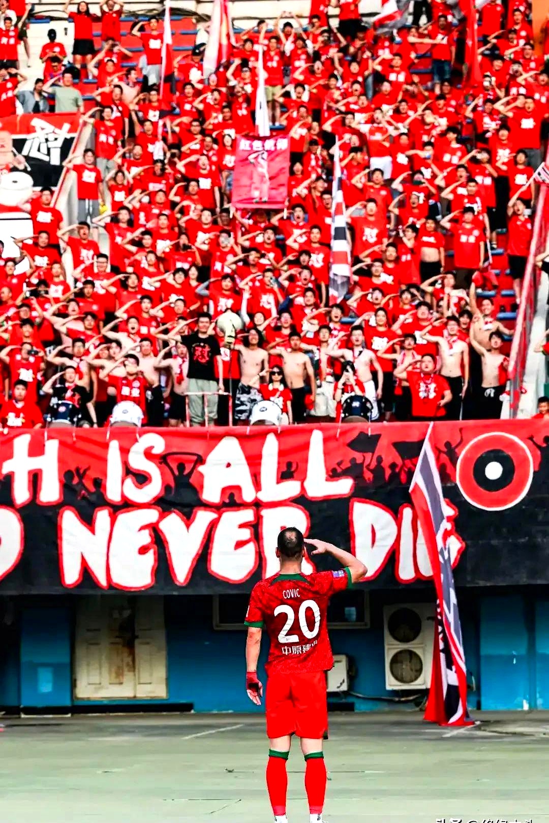 里昂集结日复出首秀；志在德甲名次提升；信心回归；轮换策略成焦点的简单介绍