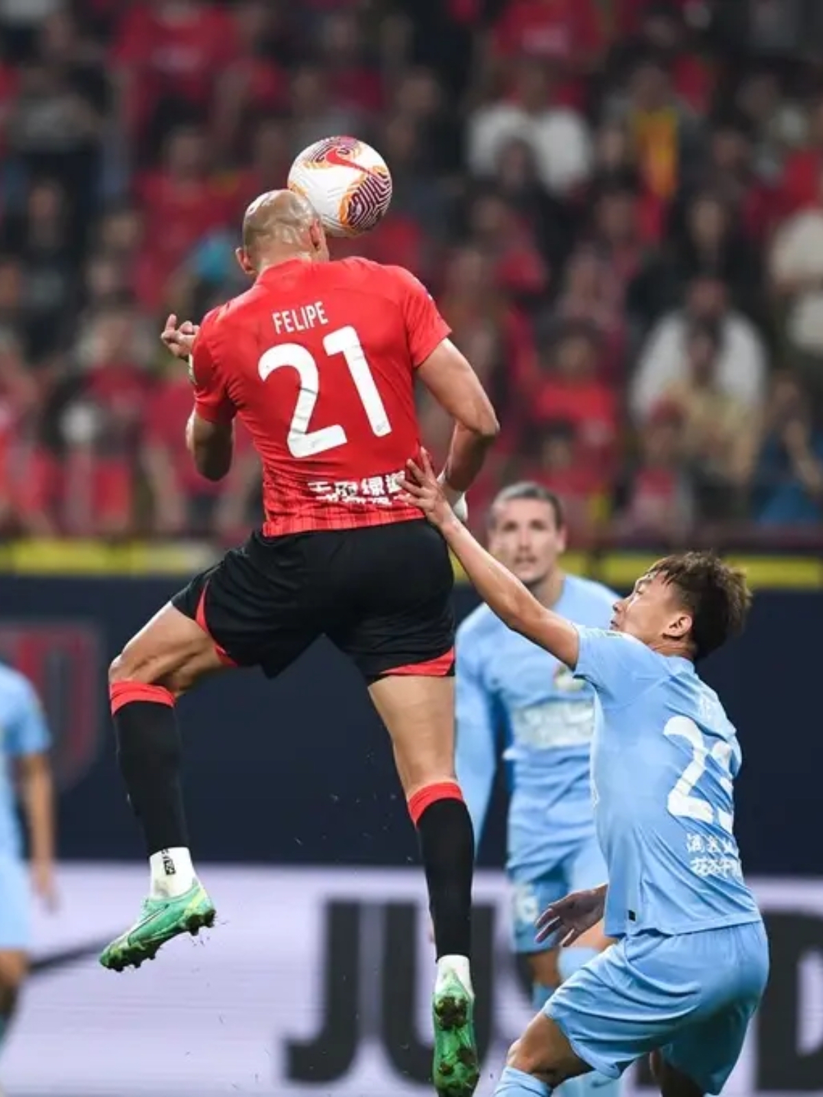 关键时刻荷甲焦点战，曼城豪取连胜，震撼外界，纪律约束更严格的简单介绍