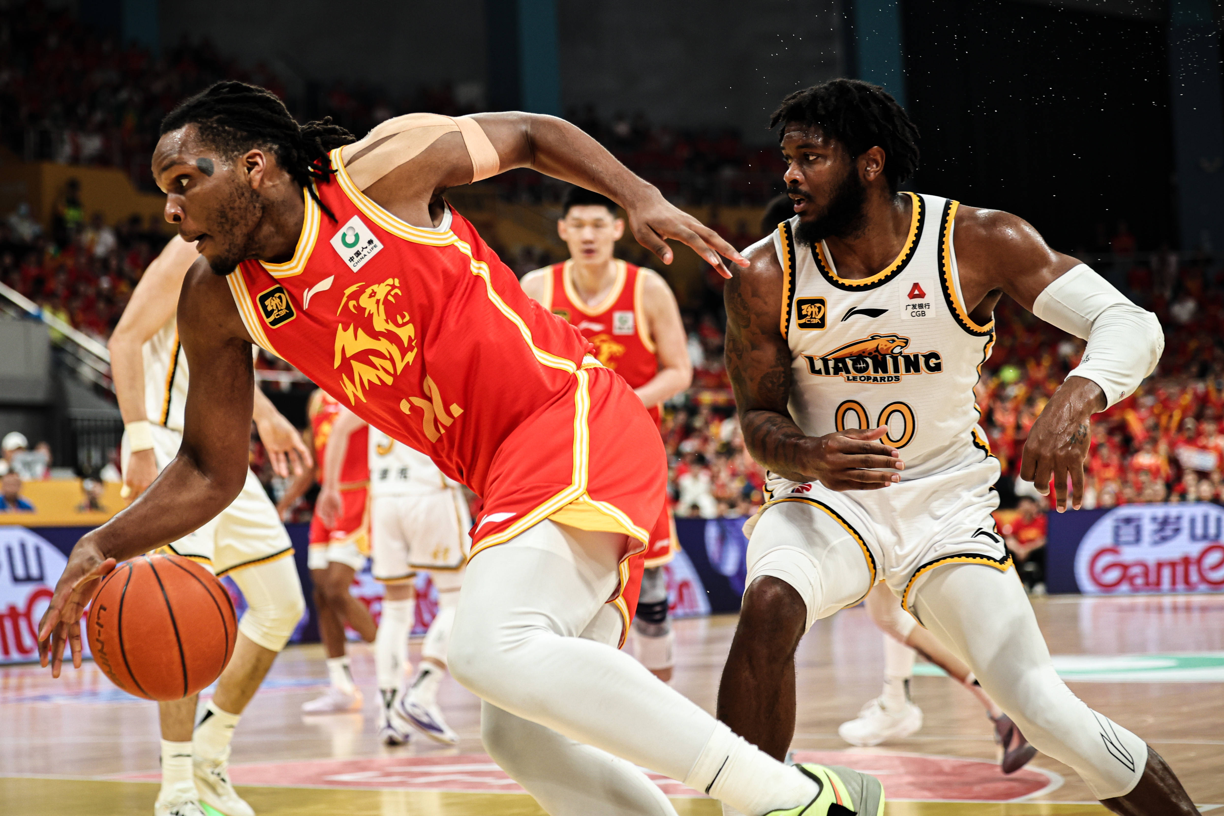 从今晨辽宁本钢备战CBA季后赛到密尔沃基雄鹿赛后强势反弹，巴塞罗那今晨绝杀压哨的简单介绍